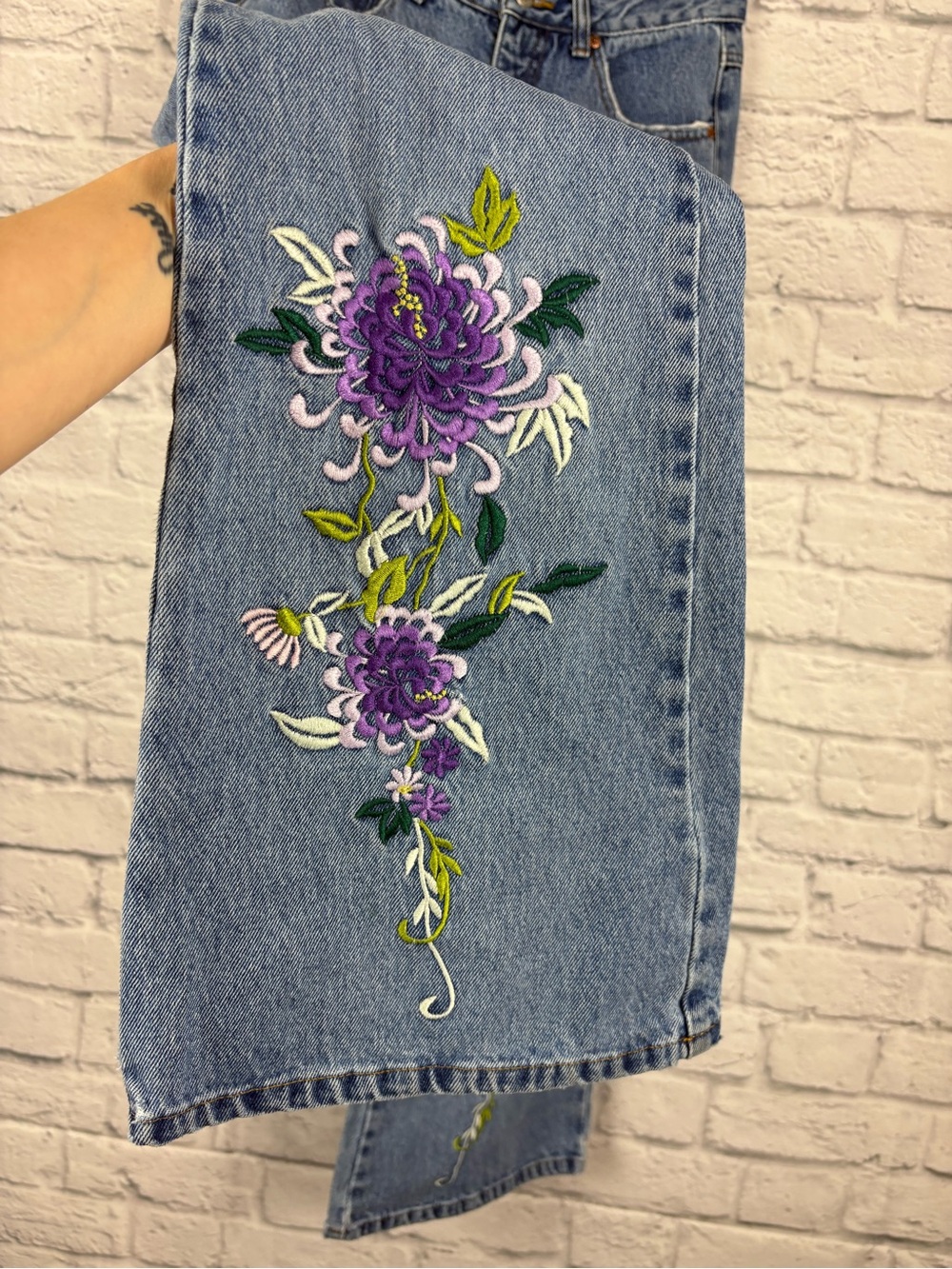 Angels Vintage 2000s Embroidered Flower Flare Leg Jeans Light Wash - Picture 3 of 10